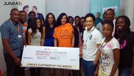 Miss Ngozi Ukario, in celebration mood, flanked by Jeremy Doutte, managing director for Jumia Nigeria and other members of the team.